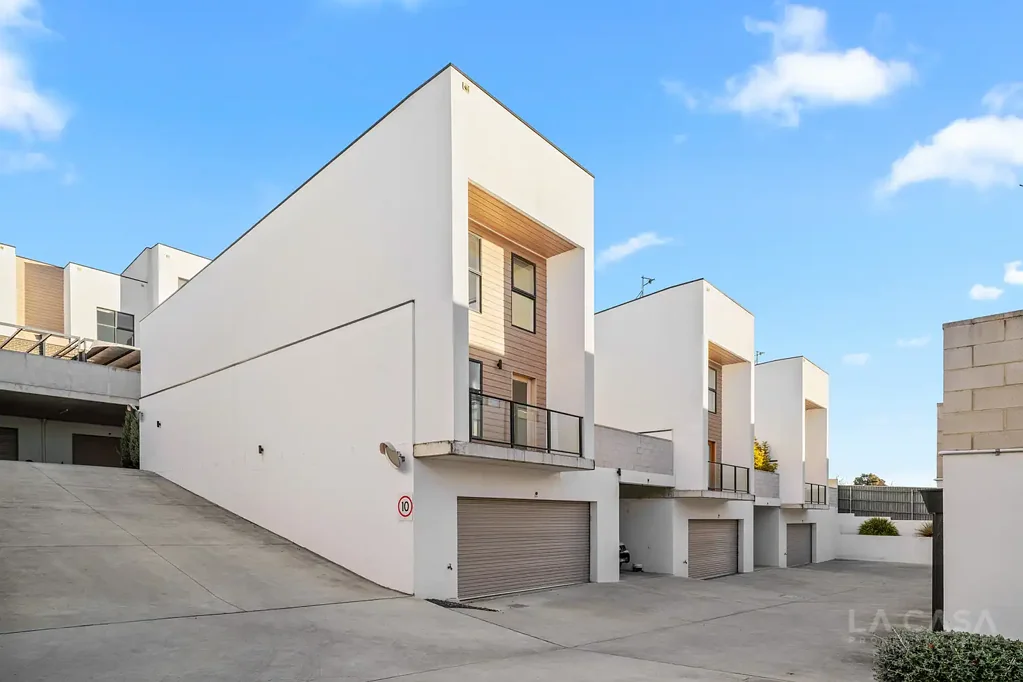 Lawson 4Kwarto 🌿 Stylish & Spacious 4-Bedroom Townhouse in Prime Lawson Location