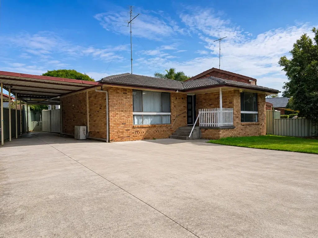 SPACIOUS 3-BEDROOM HOME (WATER USAGE INCLUDED)