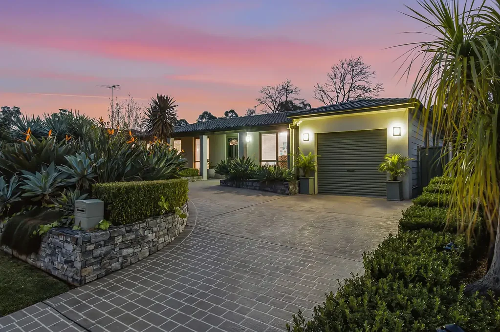 Cranebrook 4Kwarto Charming Family Home with Beautiful Gardens!
