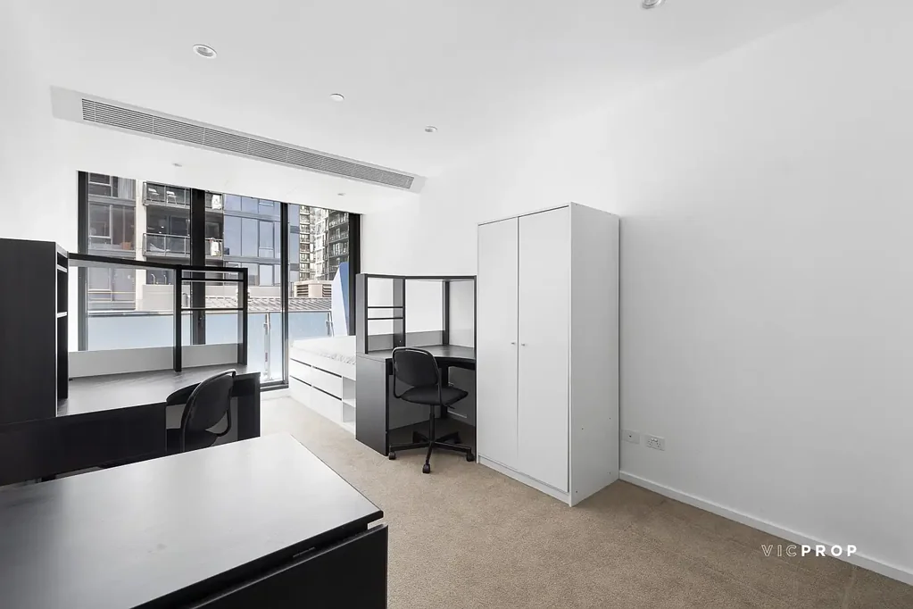 FULLY FURNISHED - PROMINENT SOUTHBANK CENTRALLY LOCATED