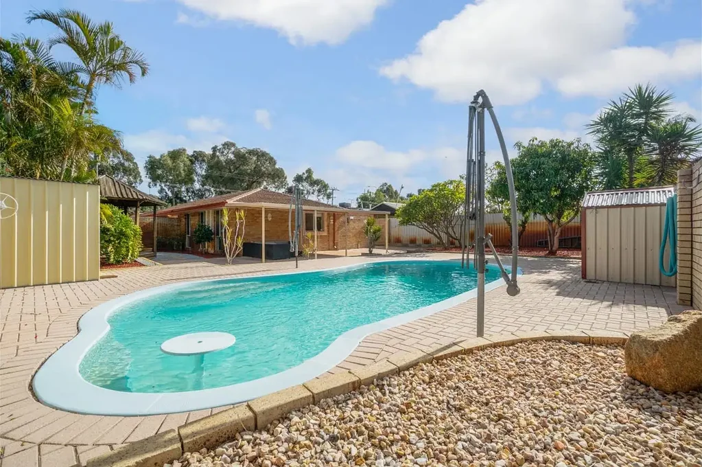 4-Bedroom Family Home with Swimming Pool