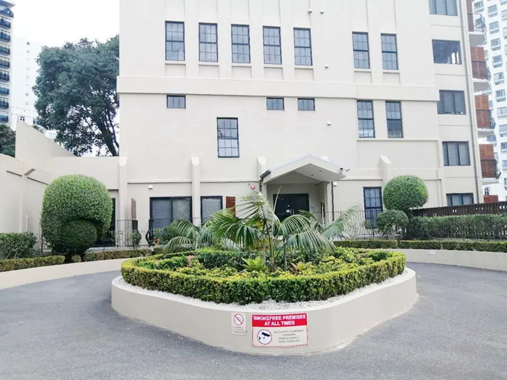 Fully furnished Studio Apartment with a parking space in Auckland CBD