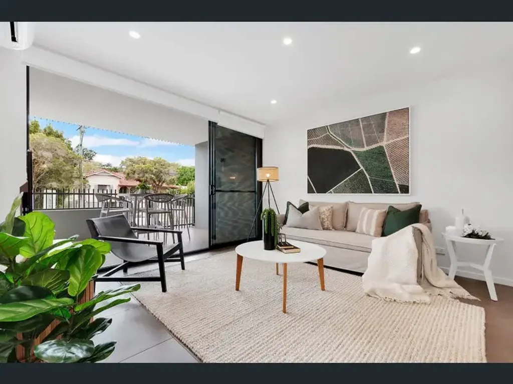Stunning 3 Bedroom Apartment just around the corner from Oxford Street!
