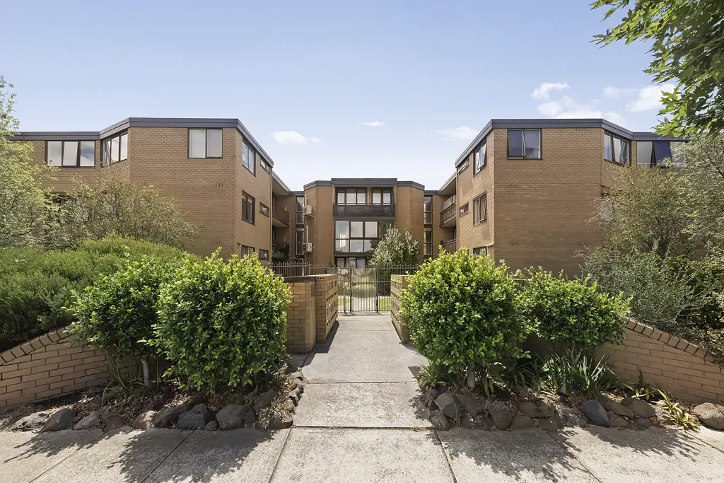 Ascot Vale 2침실 Bright first floor apartment delivers easy living near Union Road