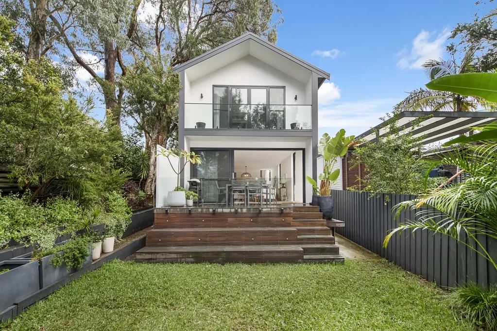Classic Beauty Meets Architecture and Contemporary Style