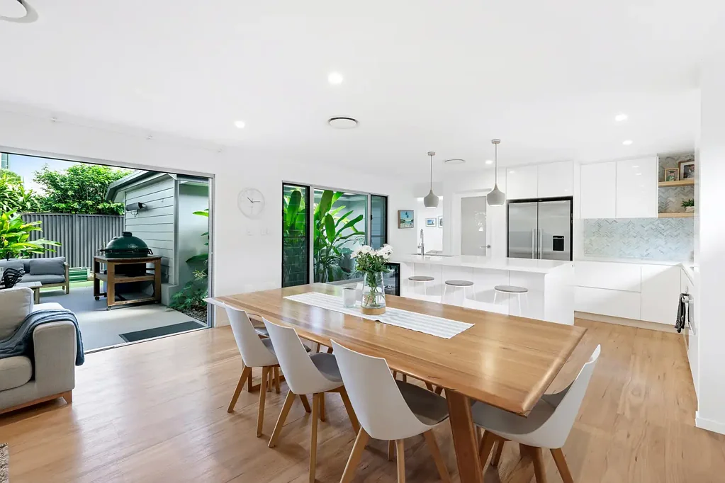 14 Robin Avenue, Paradise Point, QLD 4216