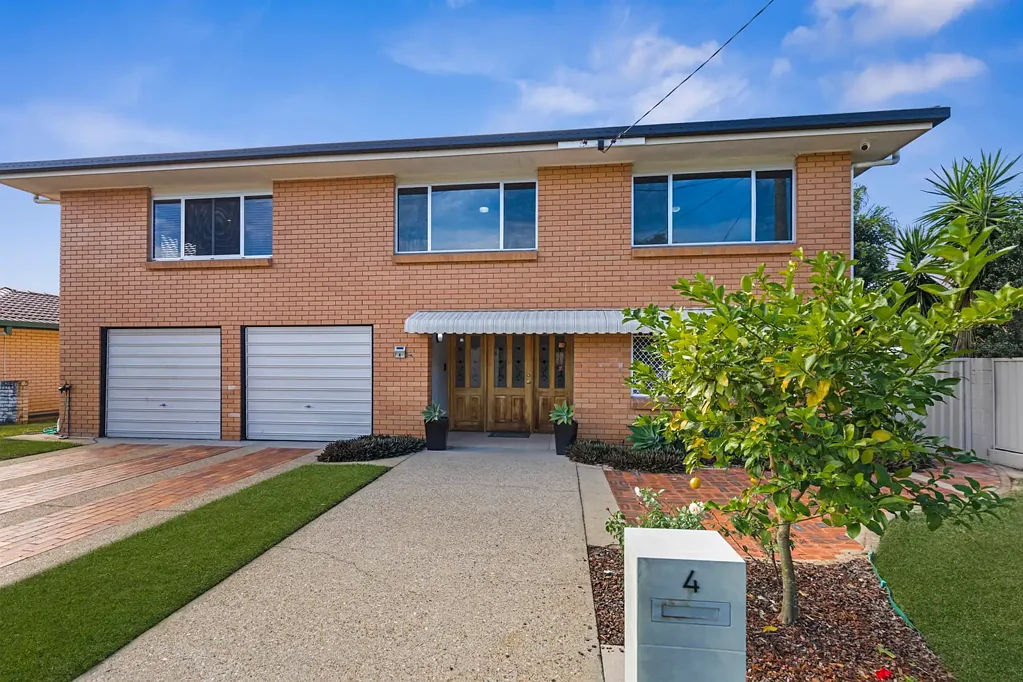 Strathpine 3房 Strathpine优质街道 696m2全围栏地 三卧带书房 室内泳池 低维护庭院 THE SIZE WILL SURPRISE