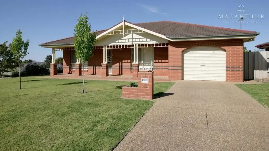 Spacious Glenfield Villa