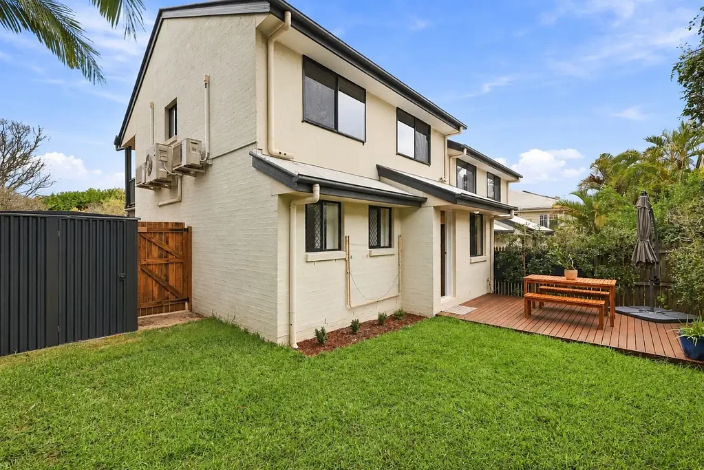 Labas ng Bahay - 1/10 Thrushton Street, Greenslopes, QLD 4120