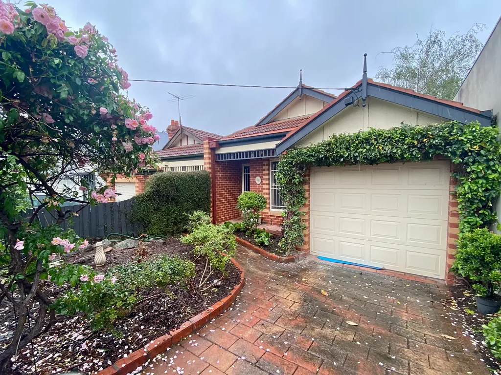 TWO BED PLUS STUDY VILLA IN THE HEART OF KEW