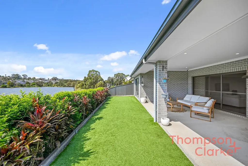 Rutherford 4Kwarto Modern Family Living with Stunning Water Views