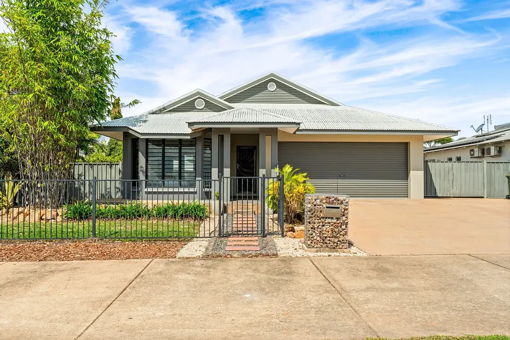 Bellamack 5房  Modern Family Living with Resort-Style Entertaining