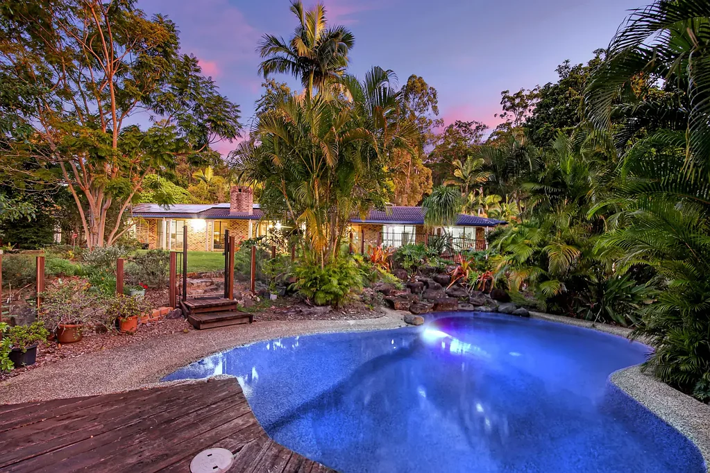 Buderim 6chambre Expansive Family Home with Dual Living on Over Half an Acre!