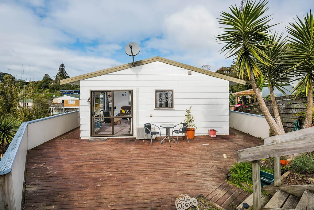 2 Bedroom Home for Rent - Handy Location