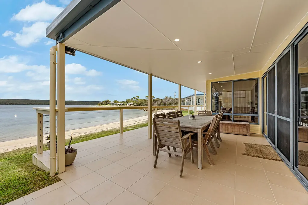 Tulka 3બેડરૂમ Absolute Beachfront. Uninterrupted Views. An Exceptional Coastal Lifestyle.