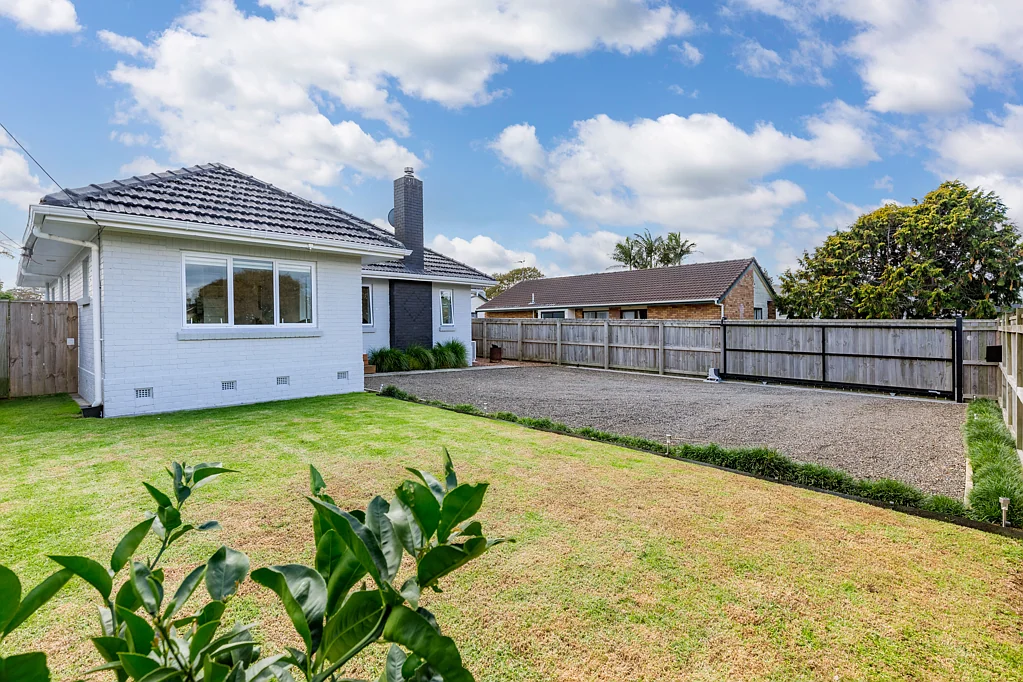 9 Youngs Road, Papakura, Auckland