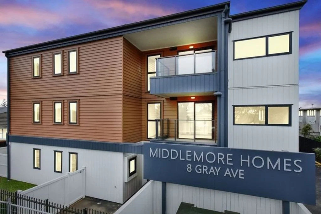 Mangere East 2房 精品公寓，带8㎡阳台+10年建筑质保，地段与机遇的完美碰撞！ Prime Location & Prime Opportunity