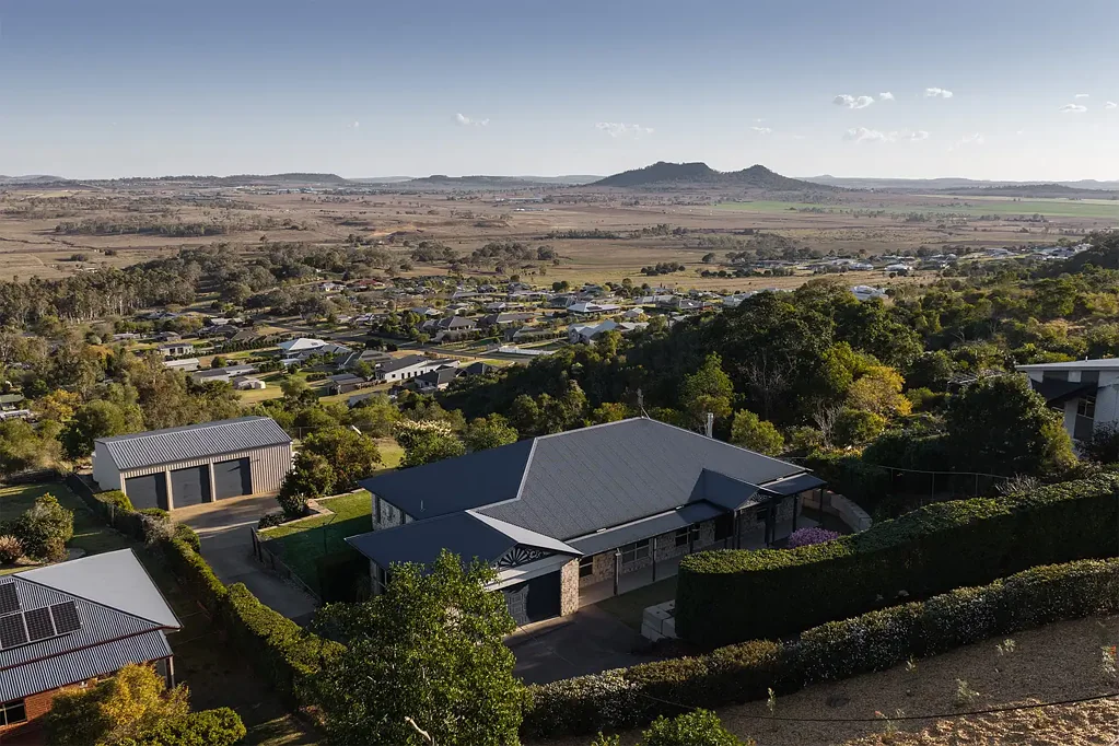 Gowrie Junction 5房  Expansive Family Living with Breathtaking Views