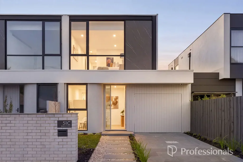 Bentleigh East 4Moenga A North-Facing Luxury in the McKinnon Secondary School Zone