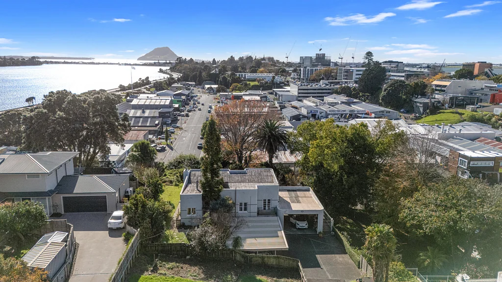 Tauranga Central 4房  Buy the view, unlock the potential