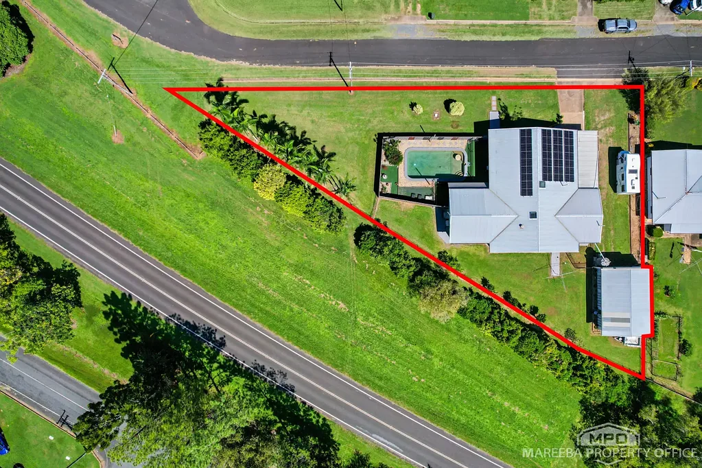 Mareeba 5房  The Complete Package: Pool, Granny Flat & Massive Shed