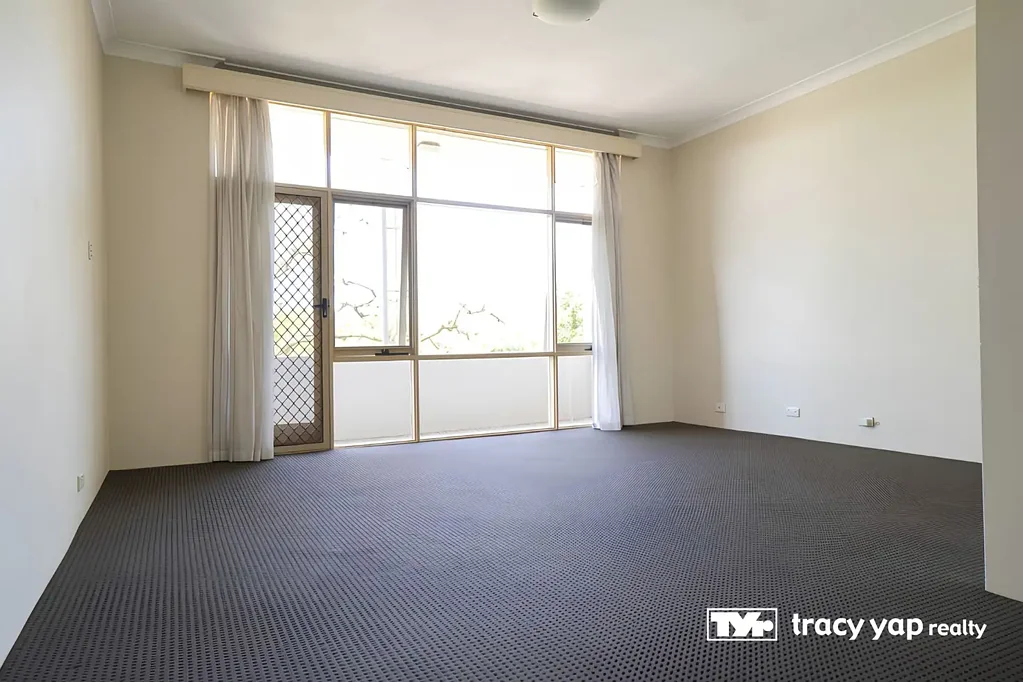 Spacious Two Bedroom Unit In Prime Location!