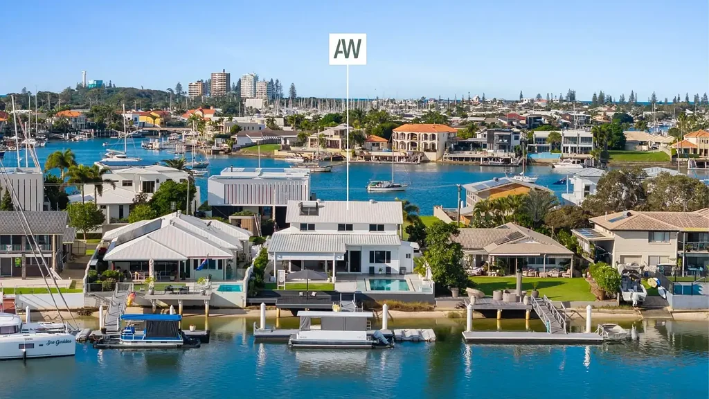 Mooloolaba 3房  Timeless Hamptons Luxury on Mooloolaba's Premier Waterfront