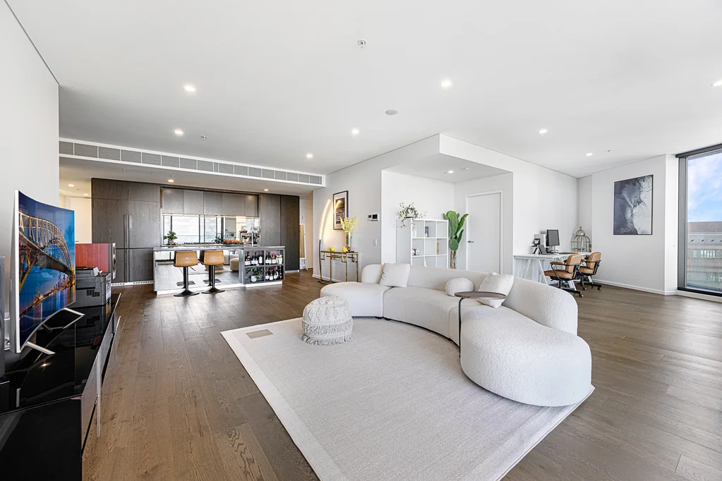 St Leonards Secure an oversized corner three bedrooms in landmark