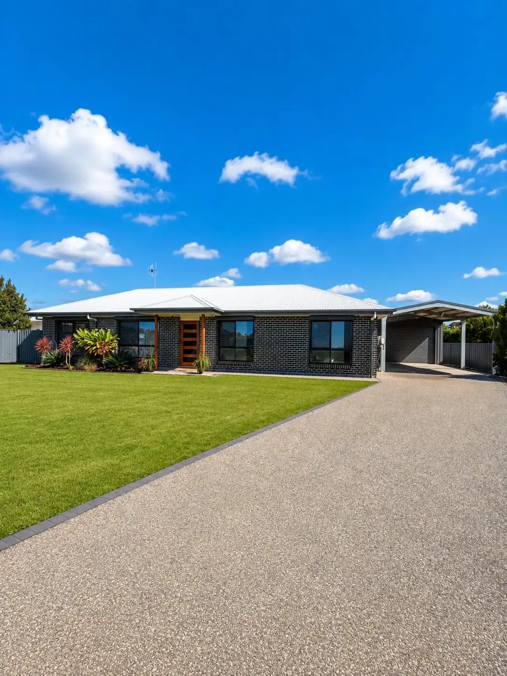 Branyan 4 Bedroom The Complete Family Package on 3,000m², Pool, Solar