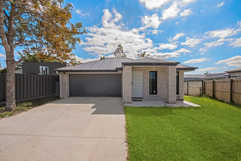 STUNNING NEW BUILD 3-BED 2-BATH 2-GARAGE!