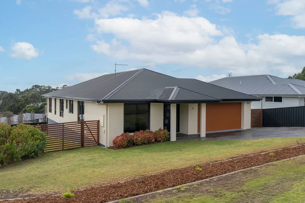 16 McCall Terrace, Stony Rise, TAS 7310