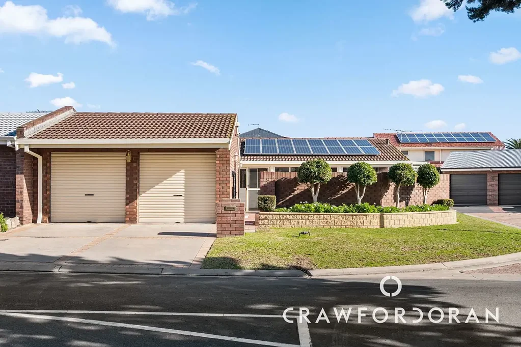 West Lakes 3બેડરૂમ A Quiet West Lakes Classic, Beautifully Updated