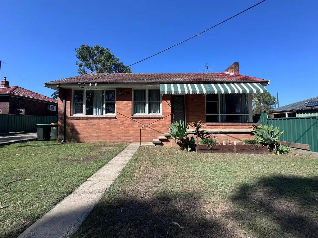 Neat & Tidy Home Close to Schools and Shops