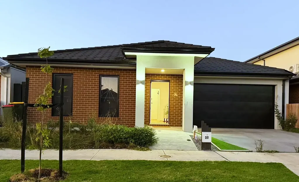 37 Hydrogen Circuit, Clyde North, VIC 3978