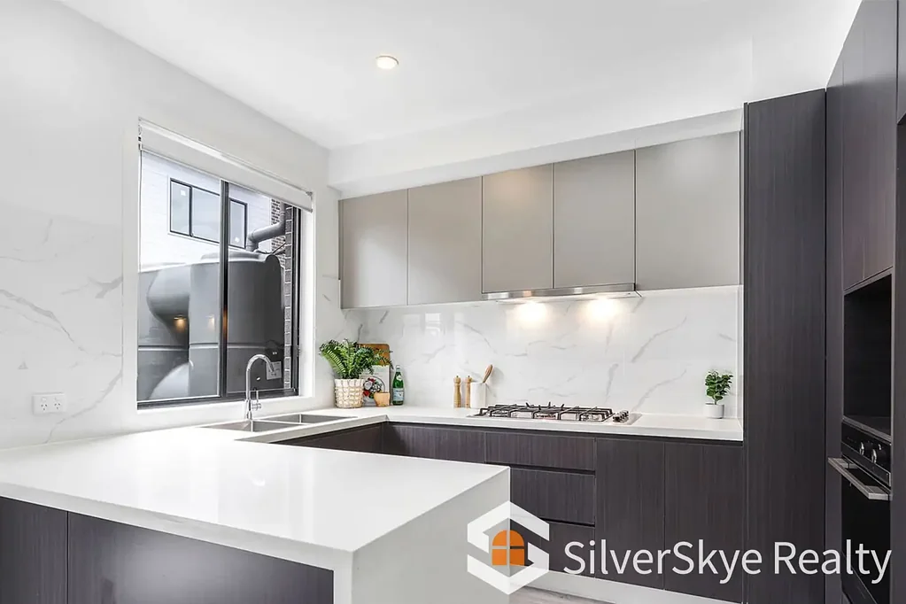 Riverstone 4房 拎包入住 – 位于 Riverstone 的全新现代联排别墅 (家庭和投资者理想之选) Ready to Move In – Brand-New Modern Townhouses in Riverstone (Ideal for Families and Investors)
