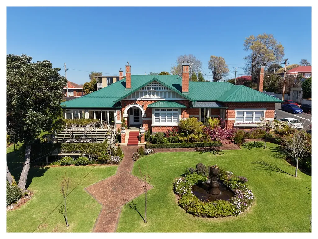 Devonport 5कमरा THIS SPACE: Laranah, a One-of-a-Kind Federation Home on a Rare Double Block