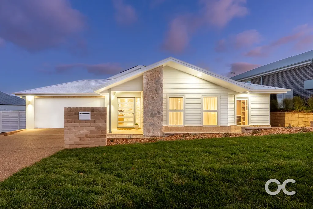 Orange 4ห้องนอน Sophisticated Living in Prestigious West Orange