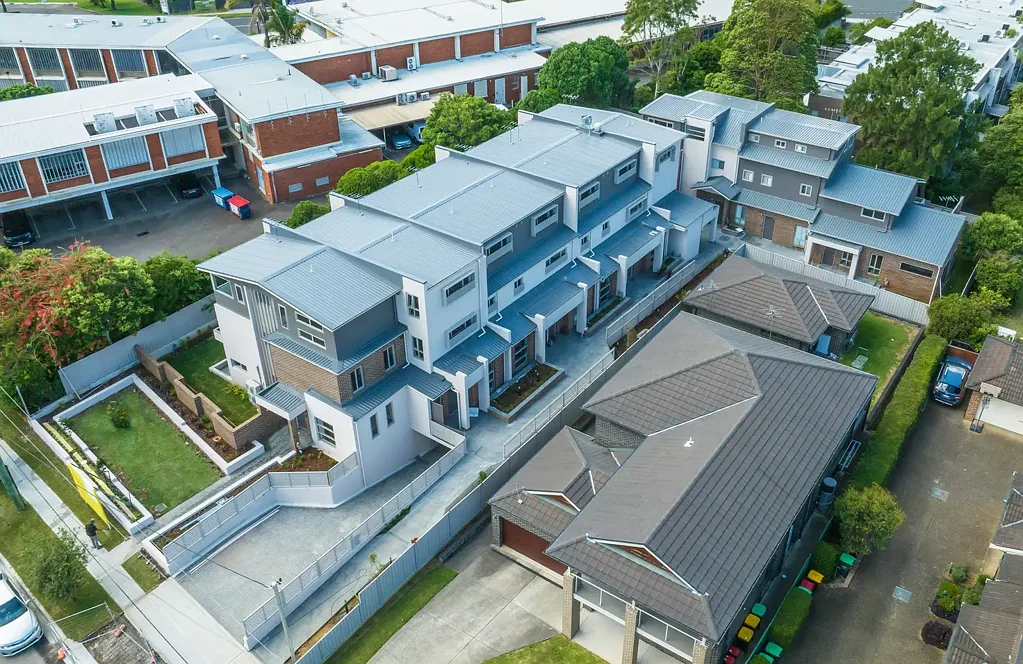Carlingford 5房 全新三层联排 豪华装修 石材台面 高端电器 私密庭院 对面名校 双层车库 地下电梯 Brand New Townhouse in Elite School Zone