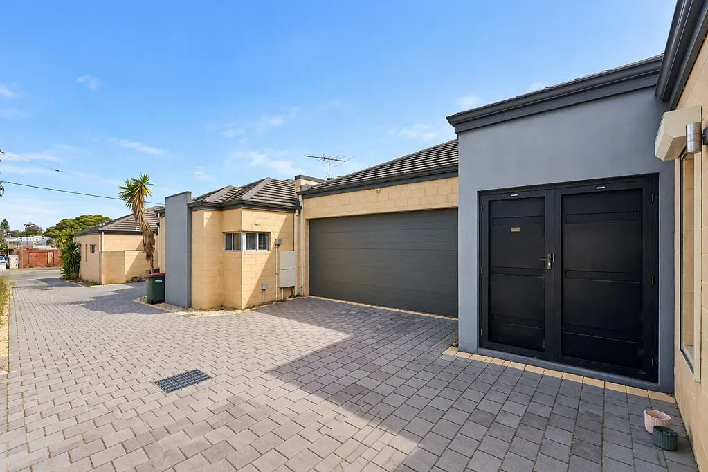 Westminster 3कमरा Modern Comfort with Practical Living!