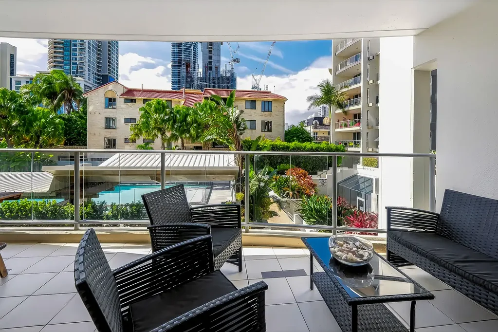 Surfers Paradise 1ห้องนอน Tranquil Resort-Style Living in the Heart of Budds Beach