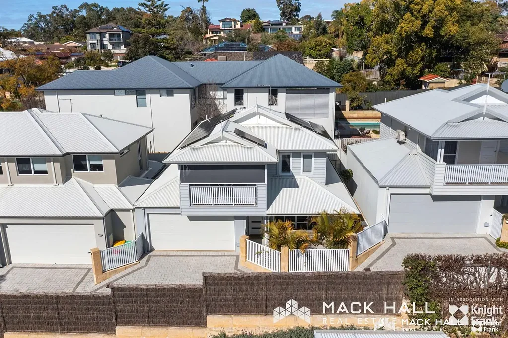 Ardross 3房  Premier location - lock and leave living at its best!