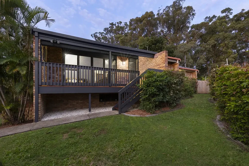 Ashmore 3Zimmer Prime Ashmore with Views & Endless Potential!