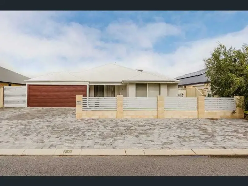 Stylish Huge Family Home !!!!