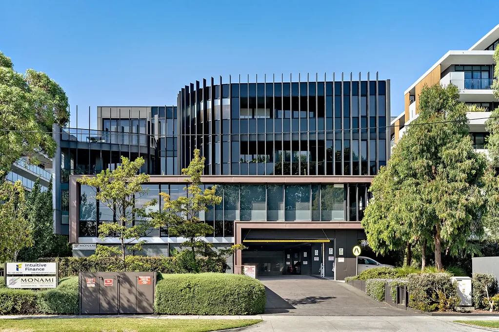 MODERN  LIVING IN BAYSIDE LOCATION WITH BALCONY!
