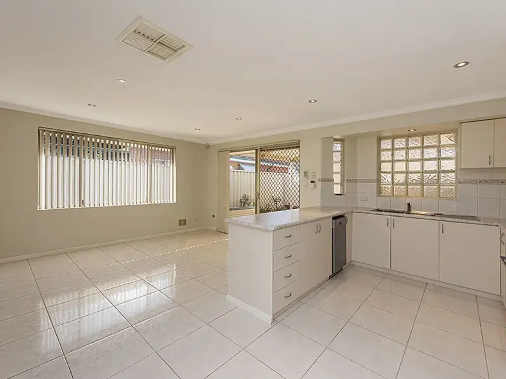 Perfectly located, secure villa!!