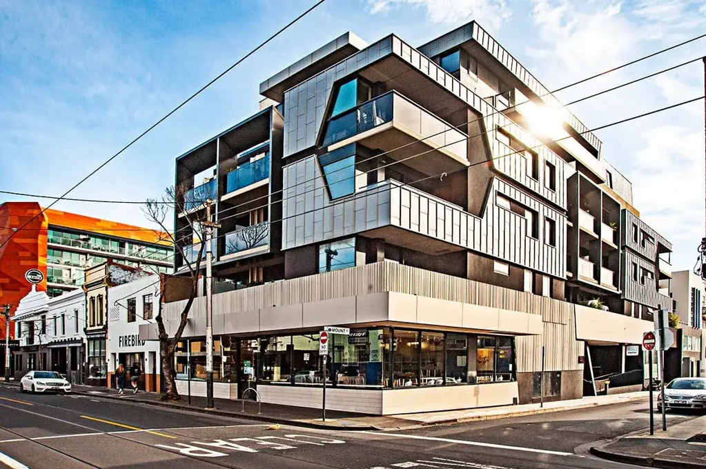 STUNNING ONE BEDROOM APARTMENT IN PERFECT LOCATION