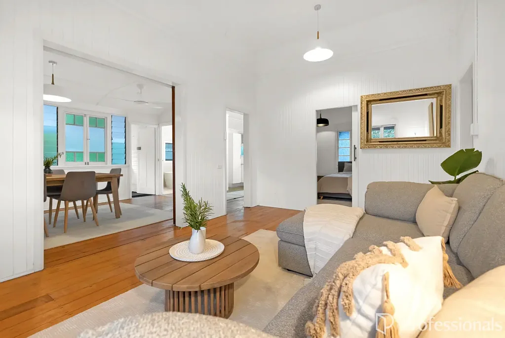 Aeroglen 6 Slaapkamer Renovated Dual Living Residence with Vacant Block & Dual Access
