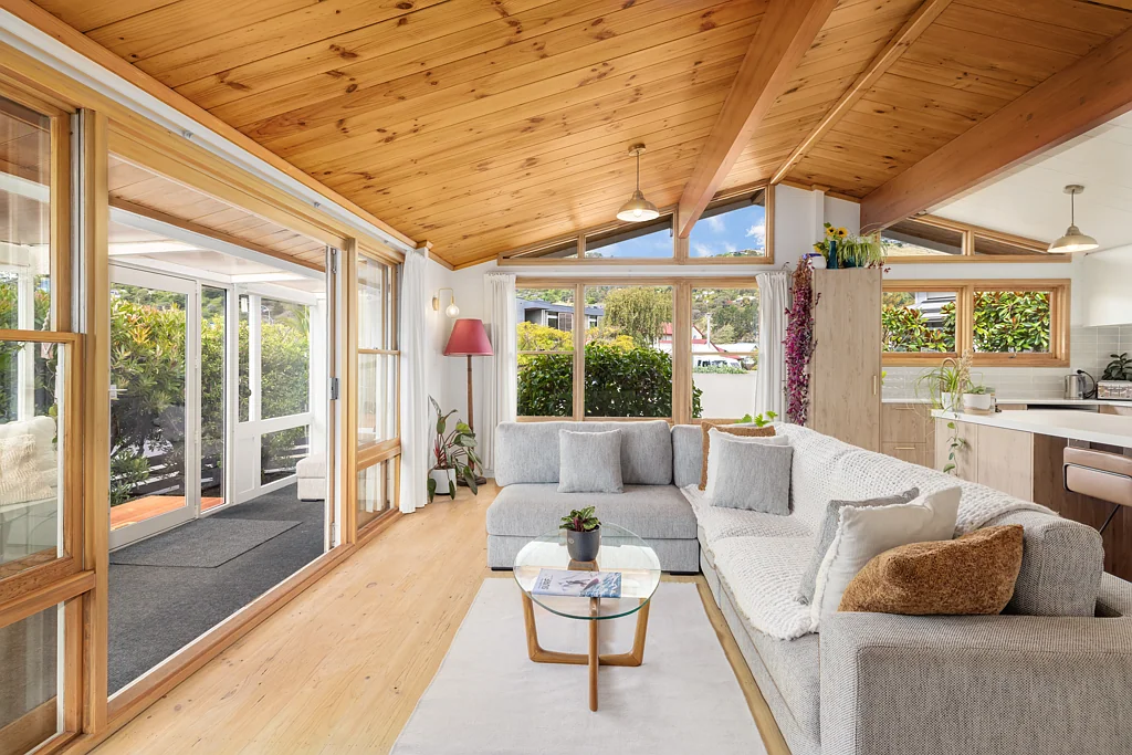 Redcliffs 3Moenga Snap up this delightful seaside gem
