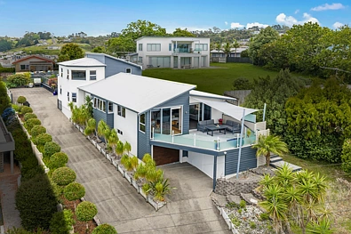 Stanmore Bay 4房 Room for the Whole Crew + A Sea View!