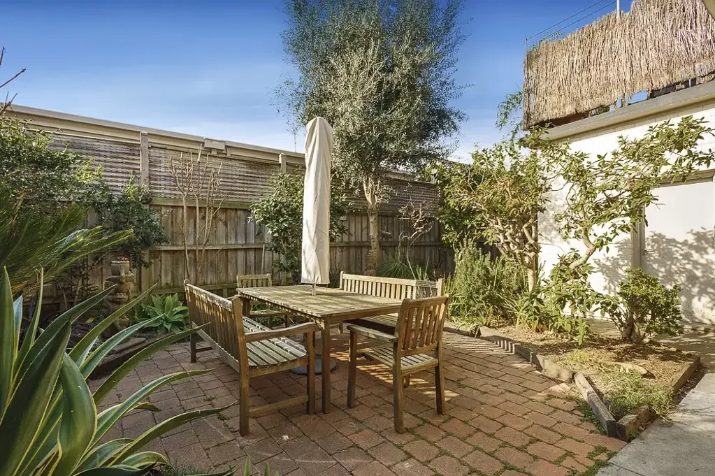 Art Deco Delight with Entertaining Courtyard